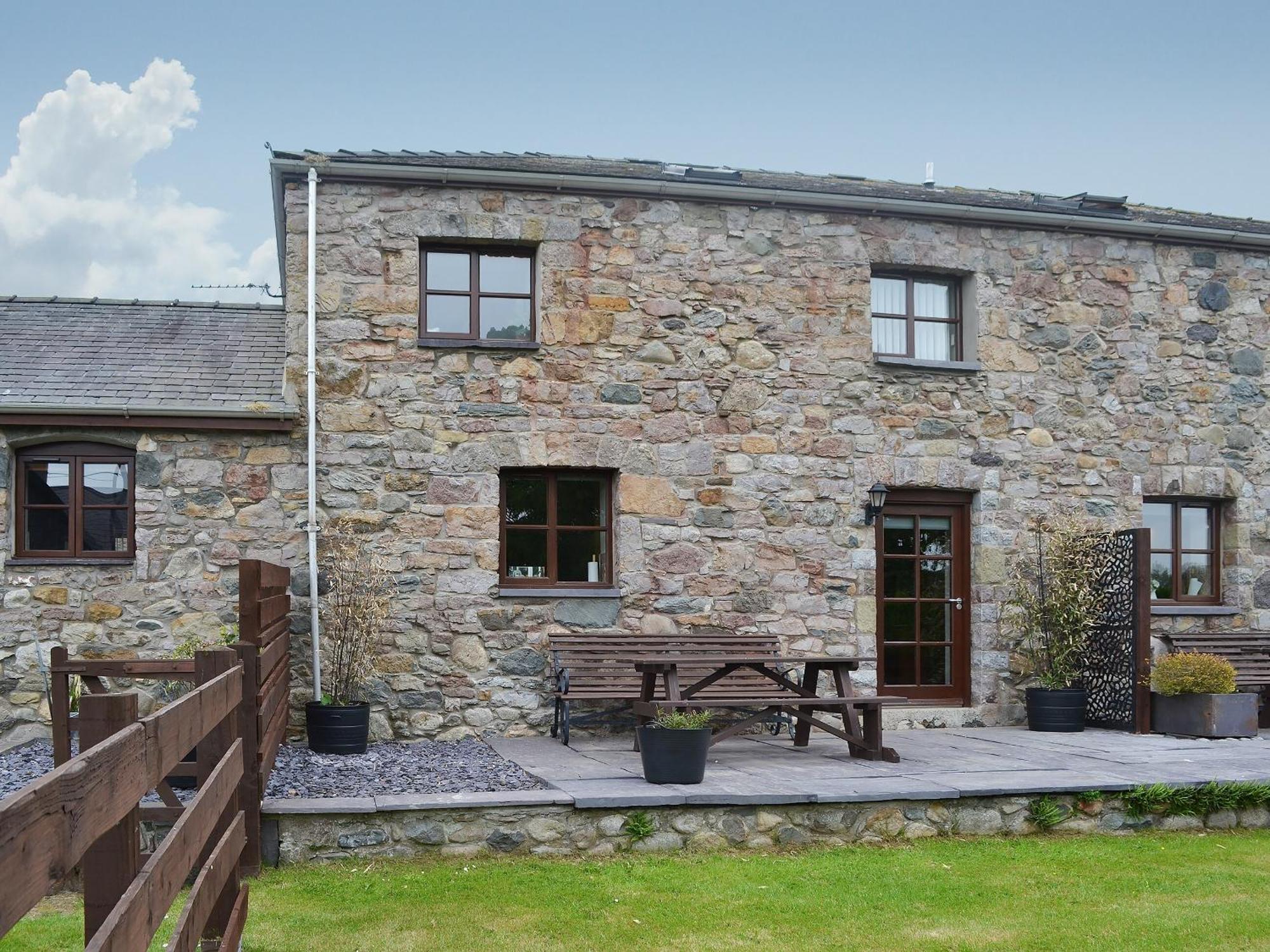 Llofft Yr Yd - 16984 Villa Brynsiencyn Luaran gambar